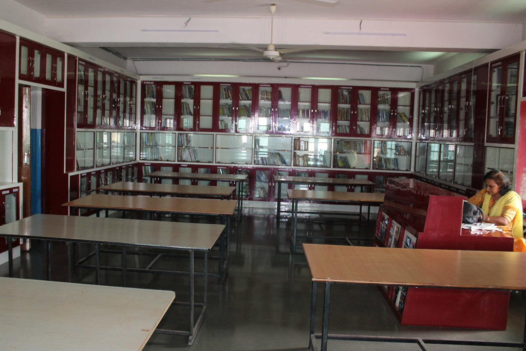 Holy Cross Sr. Sec. School Library